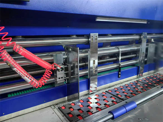 Machine flexographique automatique à grande vitesse avec découpe et rainage