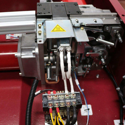 Machine à bandes semi-automatique pour palettes en carton ondulé