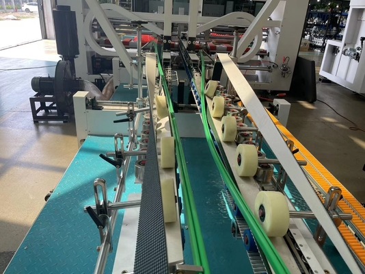 La machine de carton ondulé à cartouche de colle est compacte