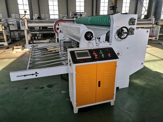 Machine de fabrication de boîtes en carton ondulé, fonctionnement facile et fabrication de boîtes d'emballage