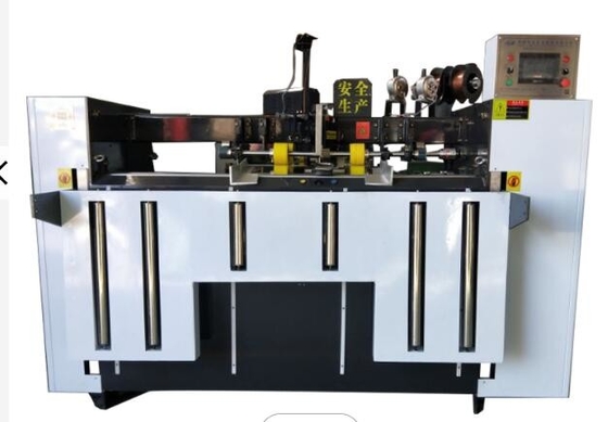 Boîte 2000mm ondulée semi automatique piquant pneumatique de fil d'agrafeuse de carton de machine conduit